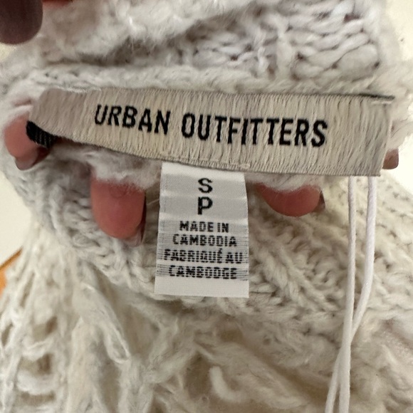 NWT Urban Outfitters Cream Sweater - Size SP - Picture 6 of 9